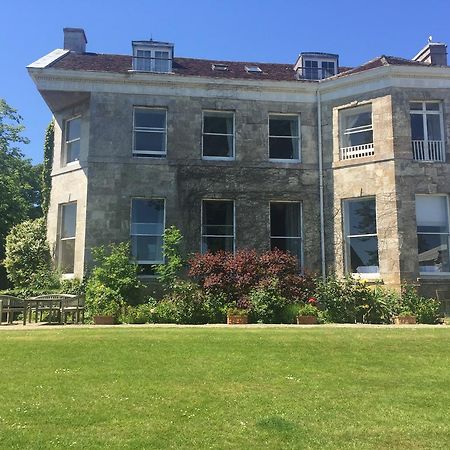 Priory Bay Hotel Сийвю Екстериор снимка