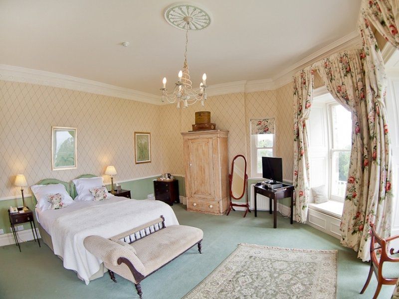 Priory Bay Hotel Сийвю Екстериор снимка