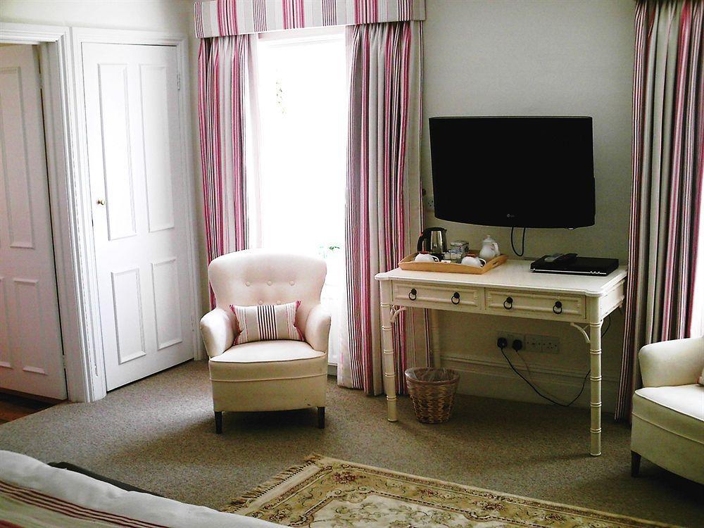 Priory Bay Hotel Сийвю Екстериор снимка