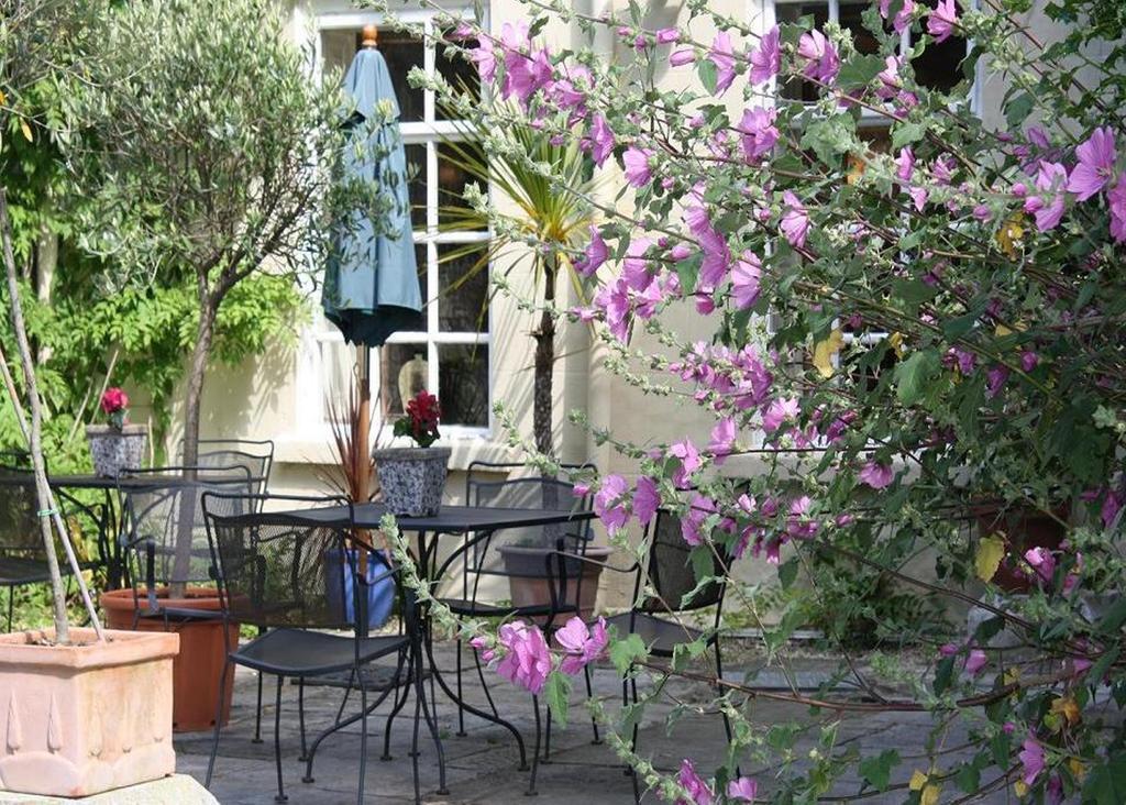 Priory Bay Hotel Сийвю Екстериор снимка