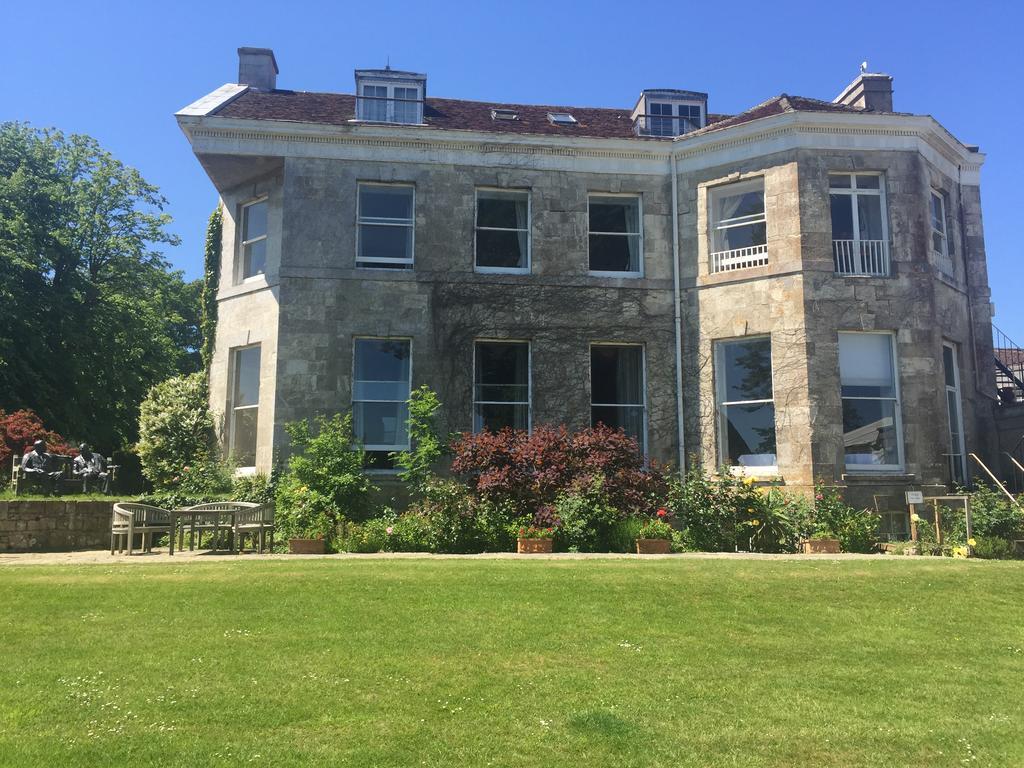 Priory Bay Hotel Сийвю Екстериор снимка