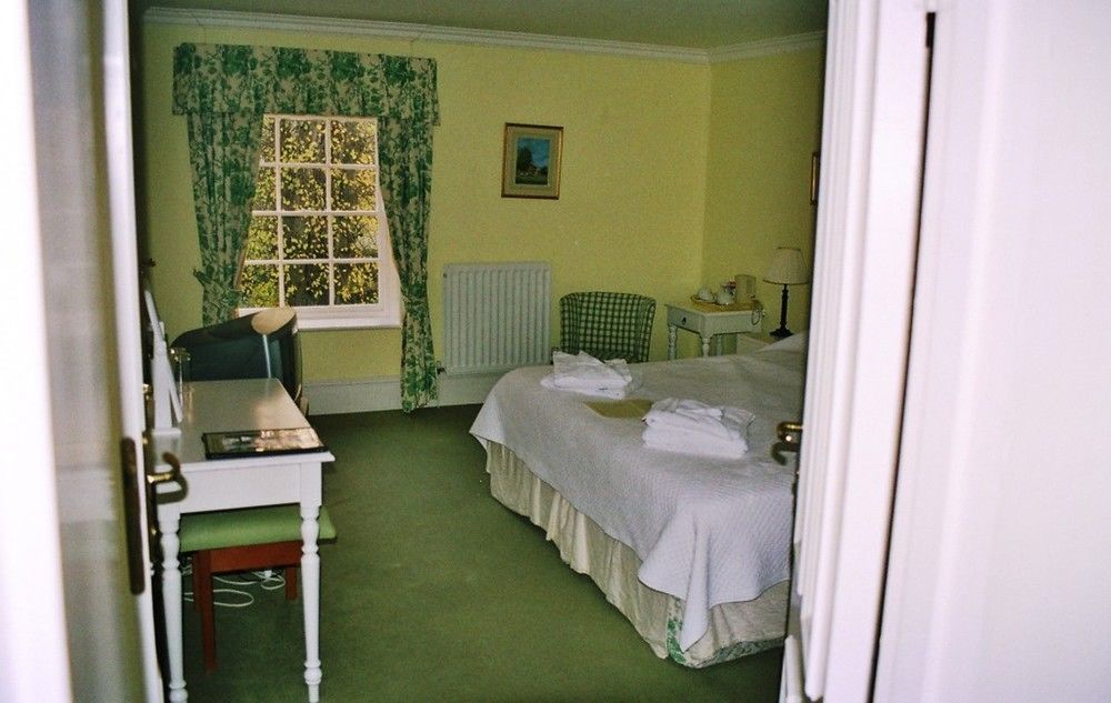 Priory Bay Hotel Сийвю Екстериор снимка