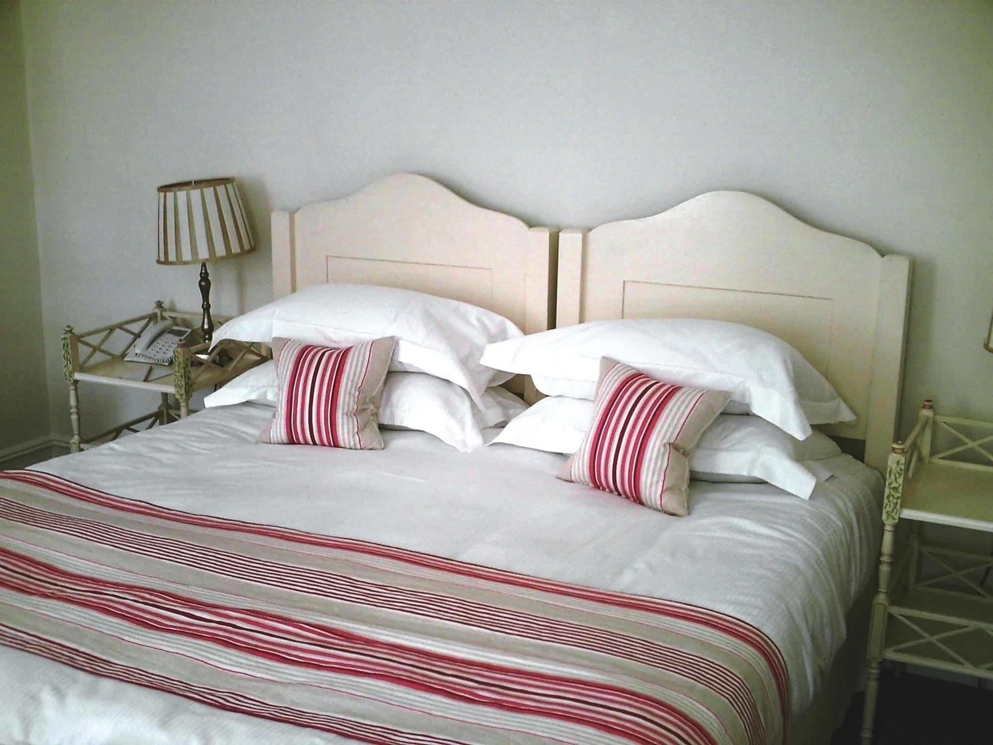 Priory Bay Hotel Сийвю Екстериор снимка